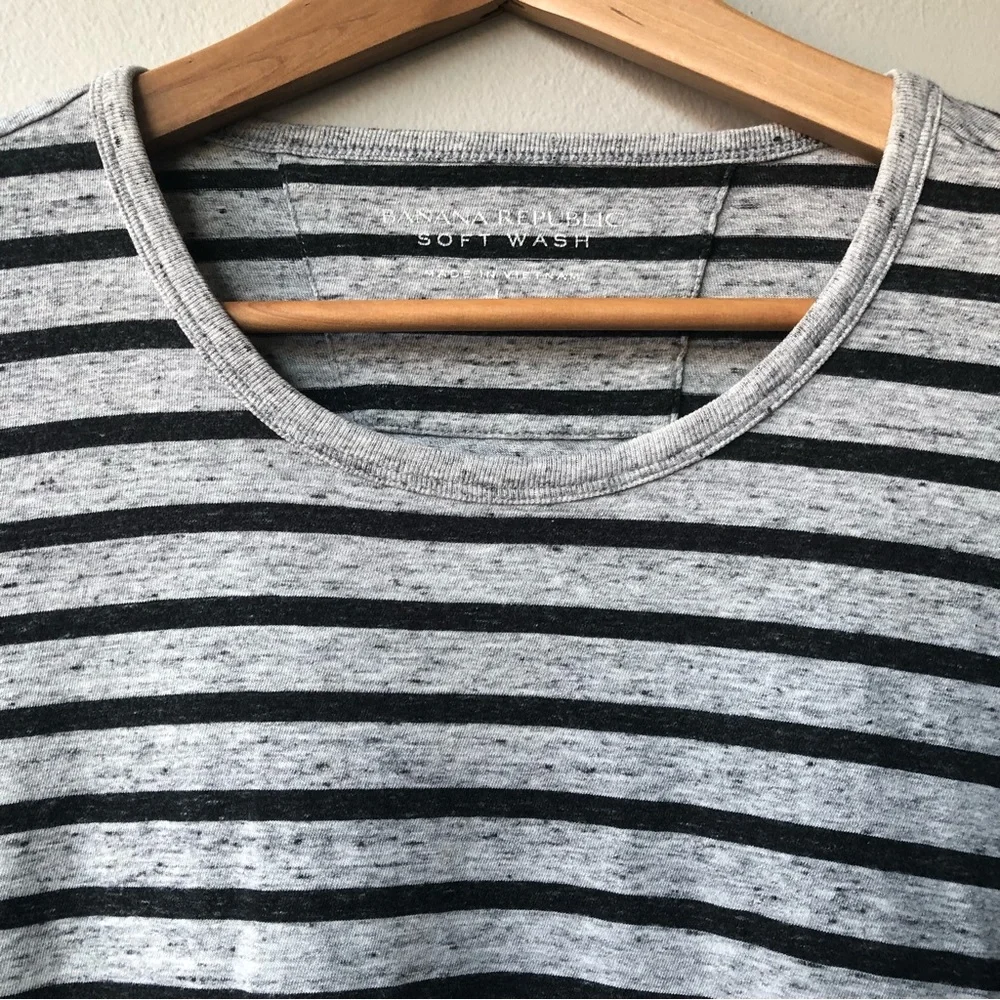 3/$25 BANANA REPUBLIC Men’s Striped 100% Cotton Soft Wash Gray Short Sleeve Tee